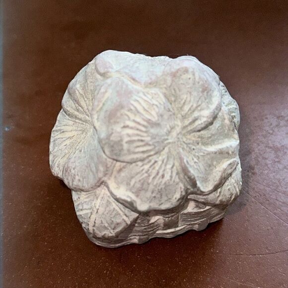 Isabel Bloom 1996 Retired Pansy Basket - Picture 1 of 6